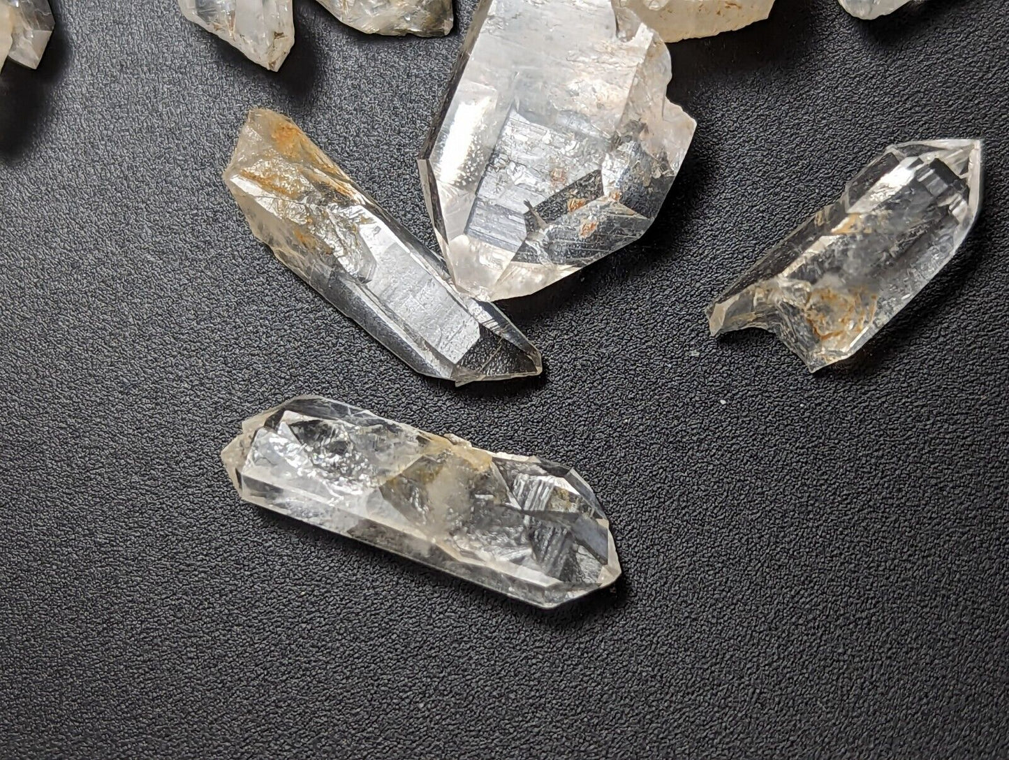 Arkansas Quartz Crystals 1 oz set approx 20-25 small Garland Co old stock. - Collectibles:Rocks Fossils &
