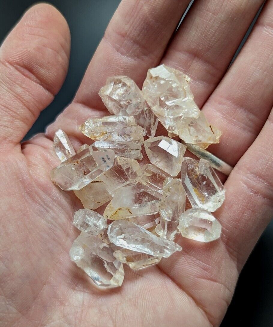 Arkansas Quartz Crystals 1 oz set approx 20-25 small Garland Co old stock. - Collectibles:Rocks Fossils &