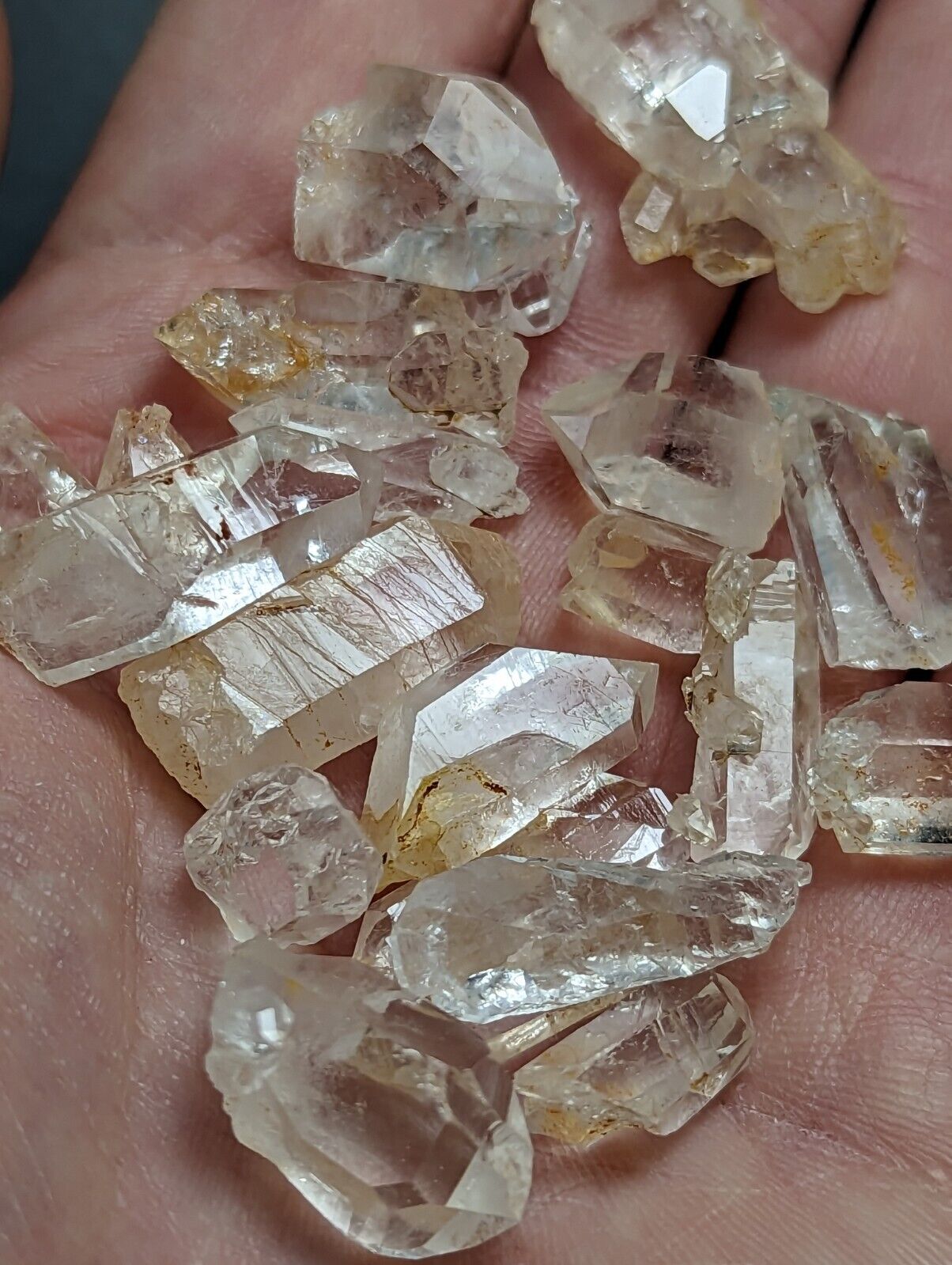 Arkansas Quartz Crystals 1 oz set approx 20-25 small Garland Co old stock. - Collectibles:Rocks Fossils &