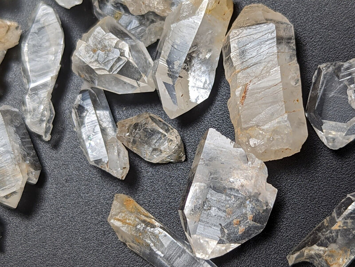 Arkansas Quartz Crystals 1 oz set approx 20-25 small Garland Co old stock. - Collectibles:Rocks Fossils &