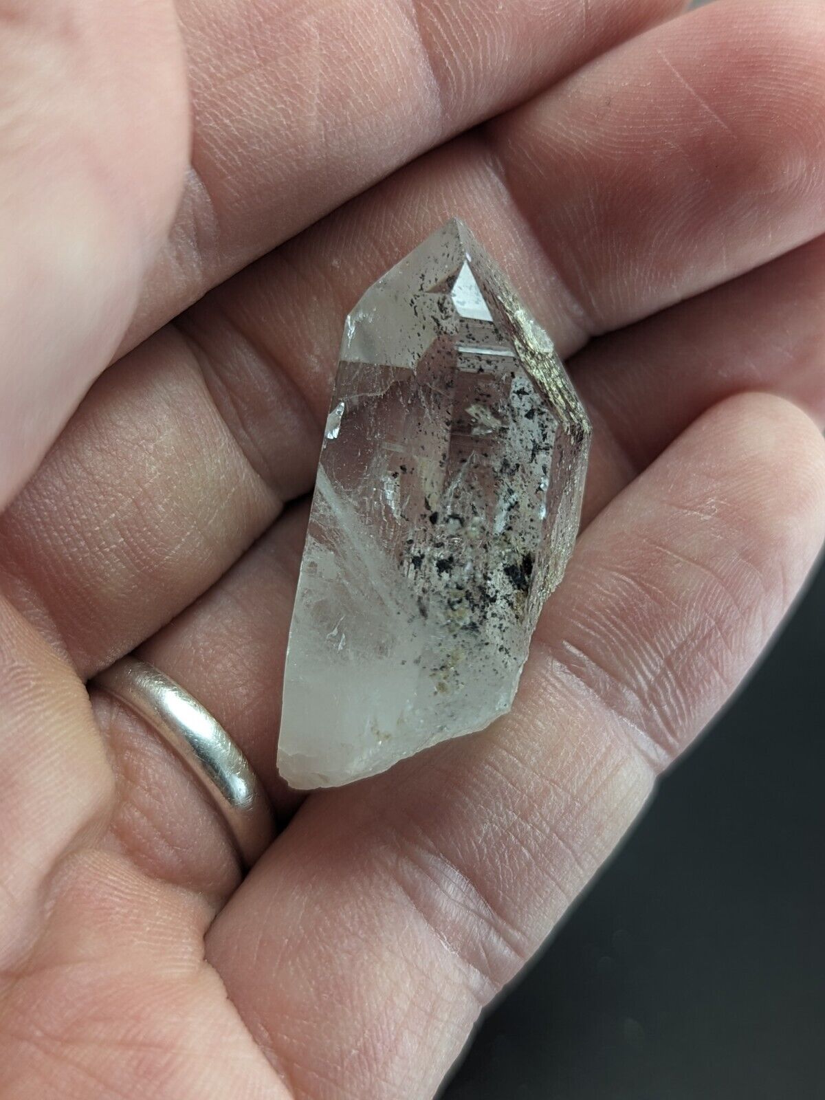 Clear Quartz Crystal w/ Black inclusions - Montgomery County Arkansas ooak - Collectibles:Rocks Fossils &