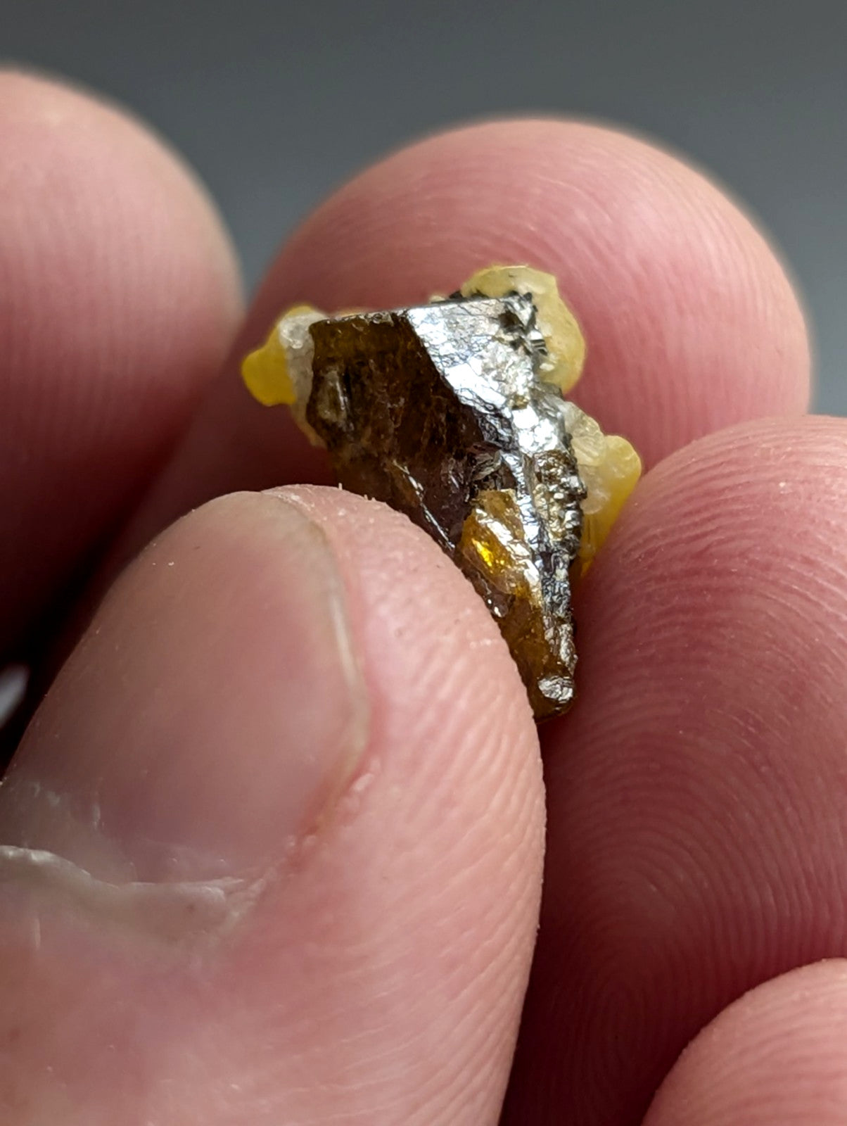 Greenockite included Smithsonite on Quartz/Sphalerite, Rush, Marion Co, Arkansas