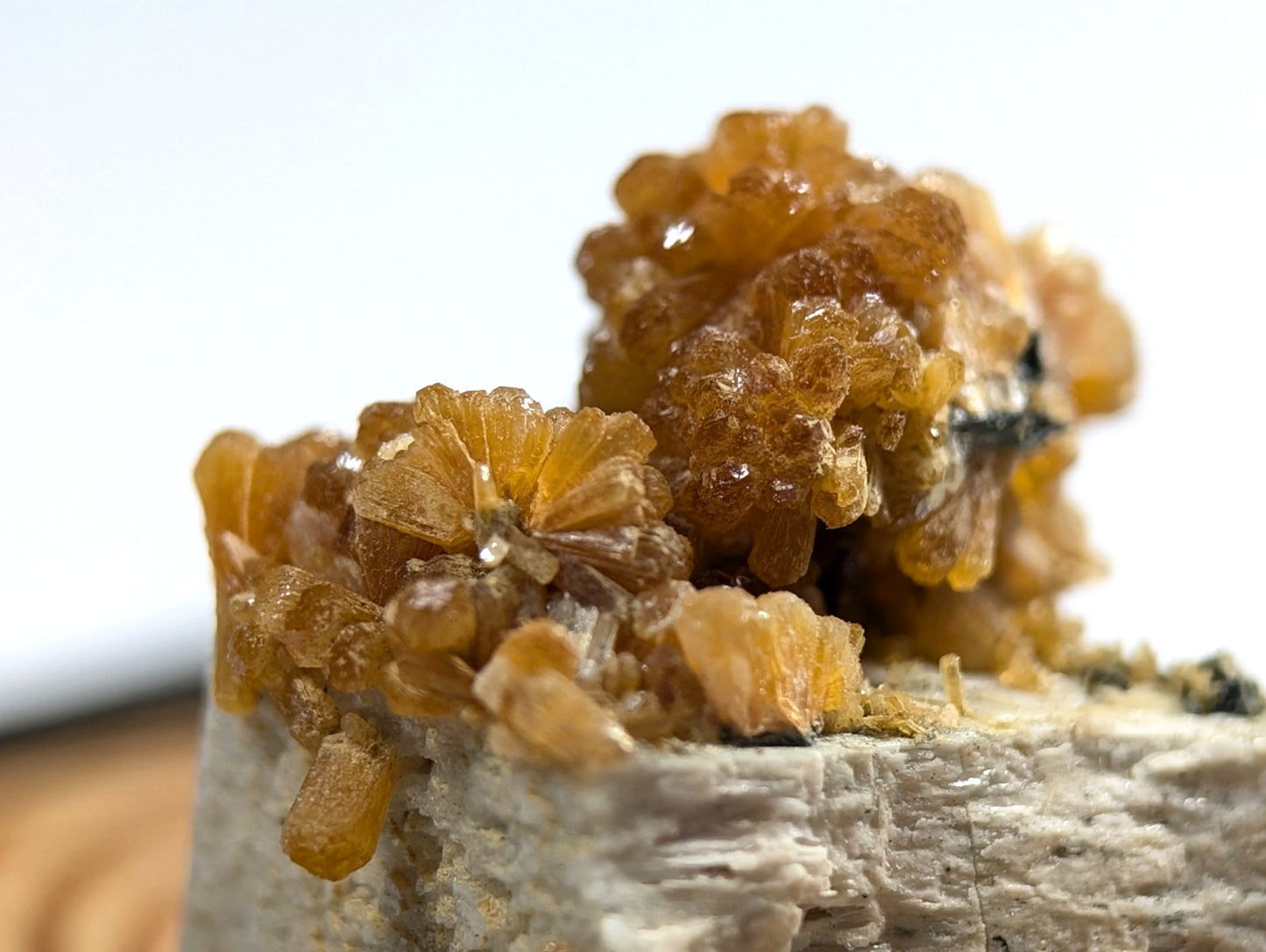Stilbite on Albite, w/ wood mount + photo case- 3M Quarry, Little Rock, Arkansas