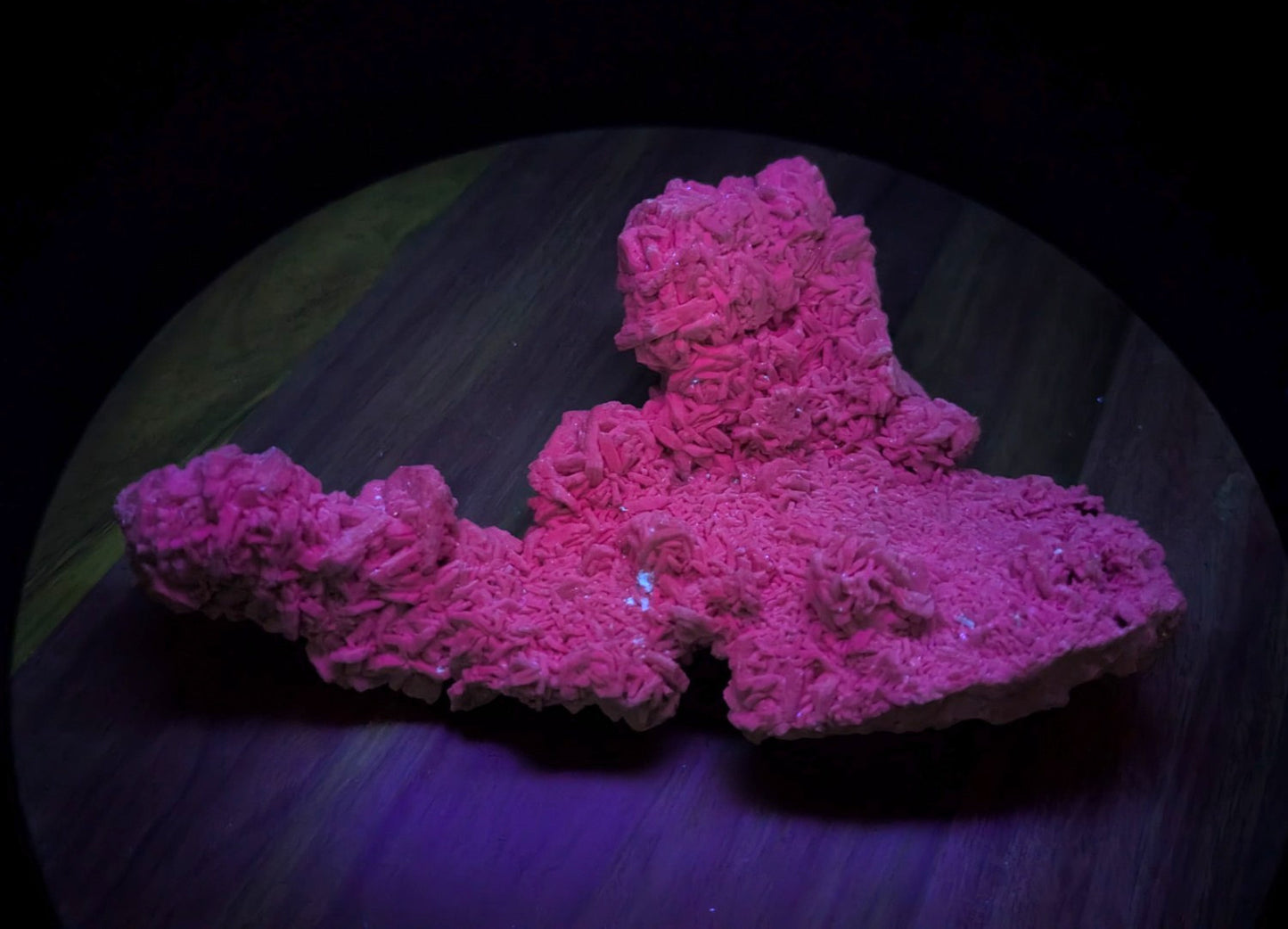 Albite, variety "cleavelandite", from Magnet Cove, Arkansas, 18 cm! UV Reactive!