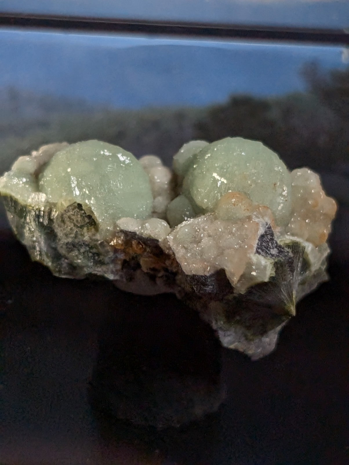 A+++ UV Reactive Wavellite -Old Stock- Mauldin Mountain, Arkansas, USA, w/ case