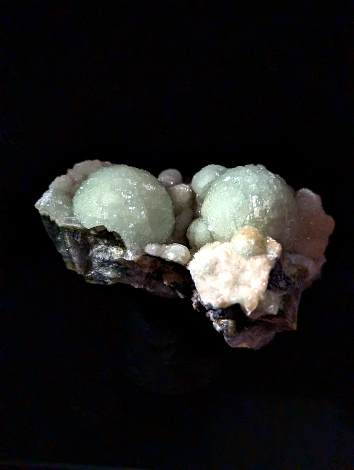 A+++ UV Reactive Wavellite -Old Stock- Mauldin Mountain, Arkansas, USA, w/ case