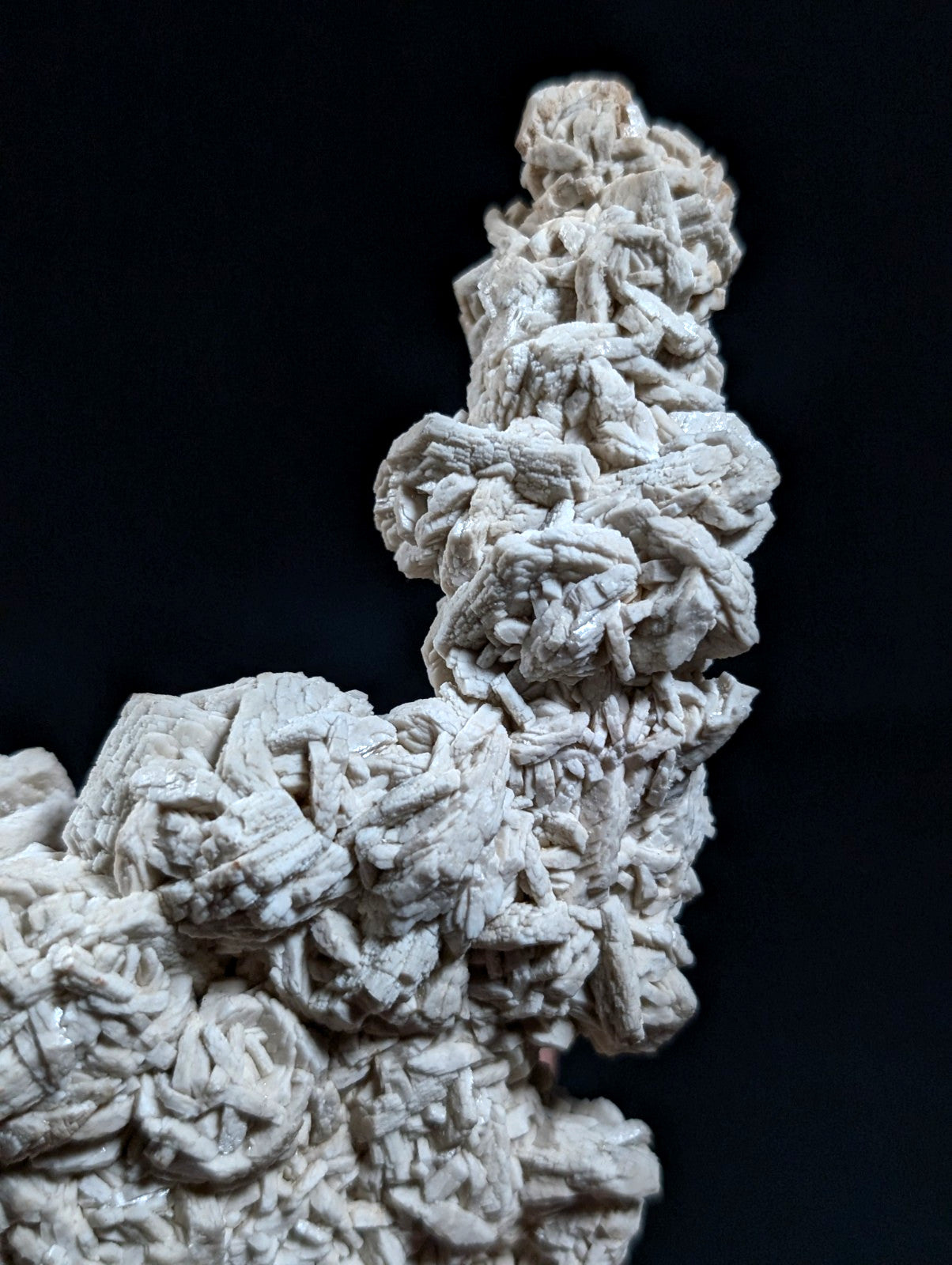 Albite, variety "cleavelandite", from Magnet Cove, Arkansas, 18 cm! UV Reactive!