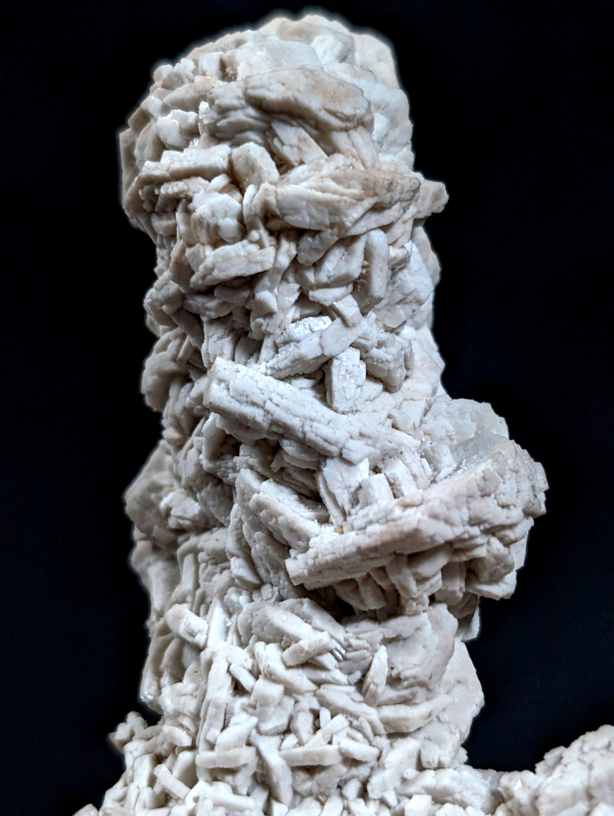 Albite, variety "cleavelandite", from Magnet Cove, Arkansas, 18 cm! UV Reactive!