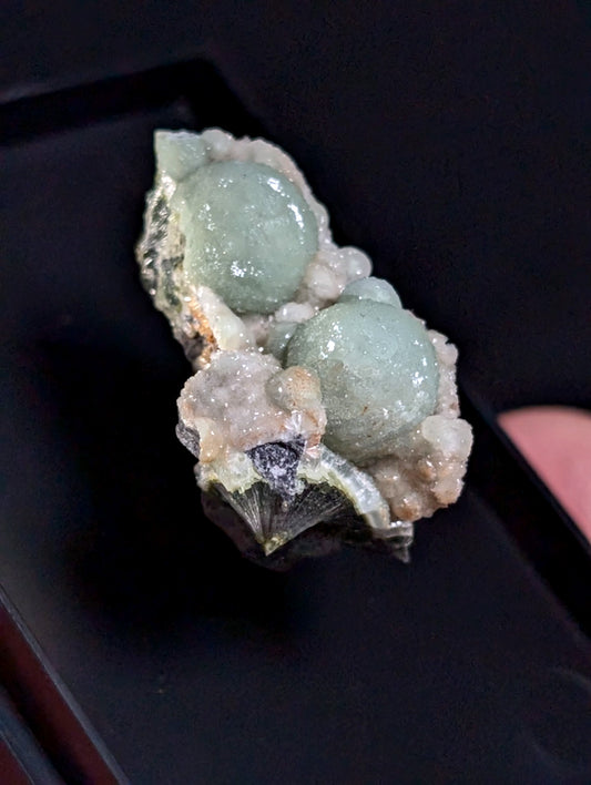 A+++ UV Reactive Wavellite -Old Stock- Mauldin Mountain, Arkansas, USA, w/ case