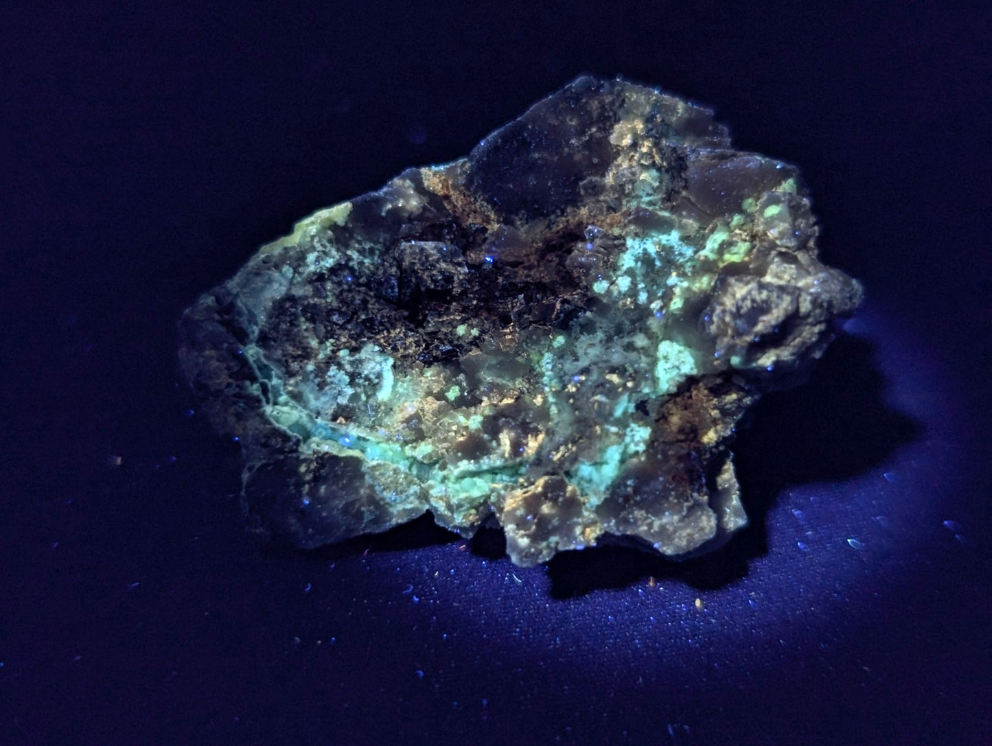 UV Reactive Wavellite, extremely unique, Mauldin Mountain, Arkansas, Rare
