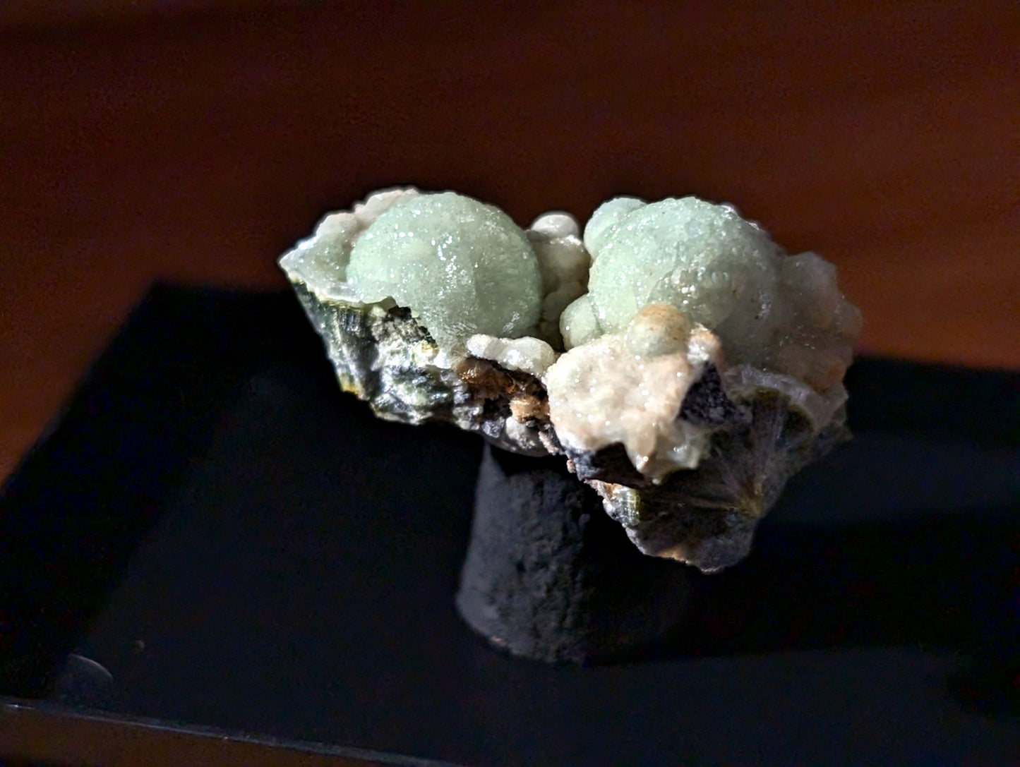 A+++ UV Reactive Wavellite -Old Stock- Mauldin Mountain, Arkansas, USA, w/ case