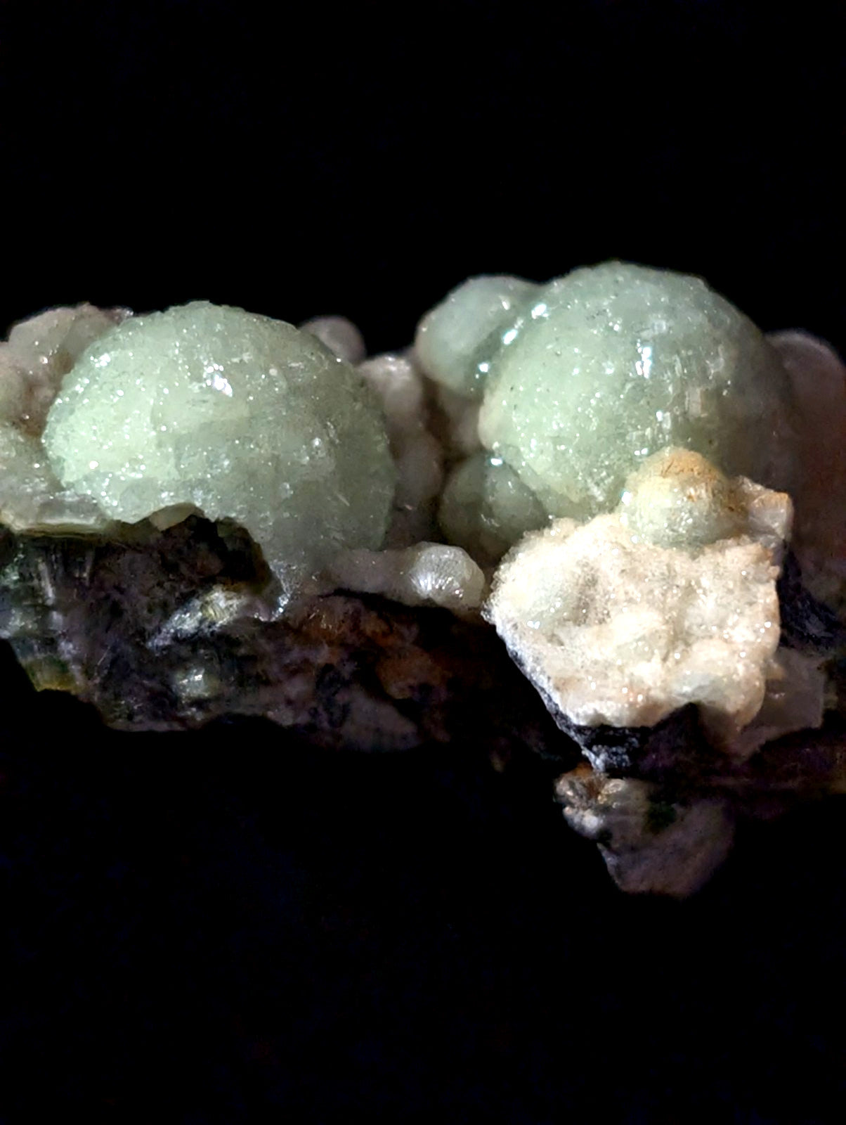 A+++ UV Reactive Wavellite -Old Stock- Mauldin Mountain, Arkansas, USA, w/ case