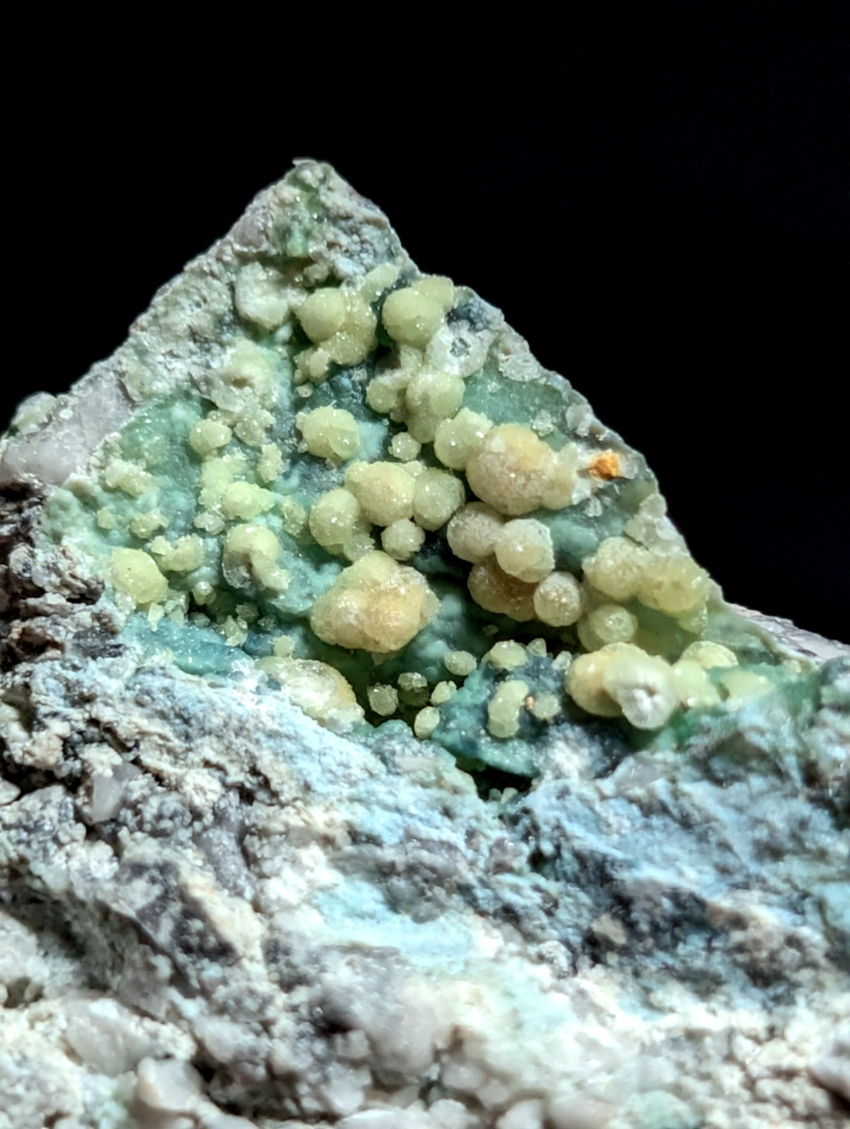 UV Reactive Wavellite, extremely unique, Mauldin Mountain, Arkansas, Rare