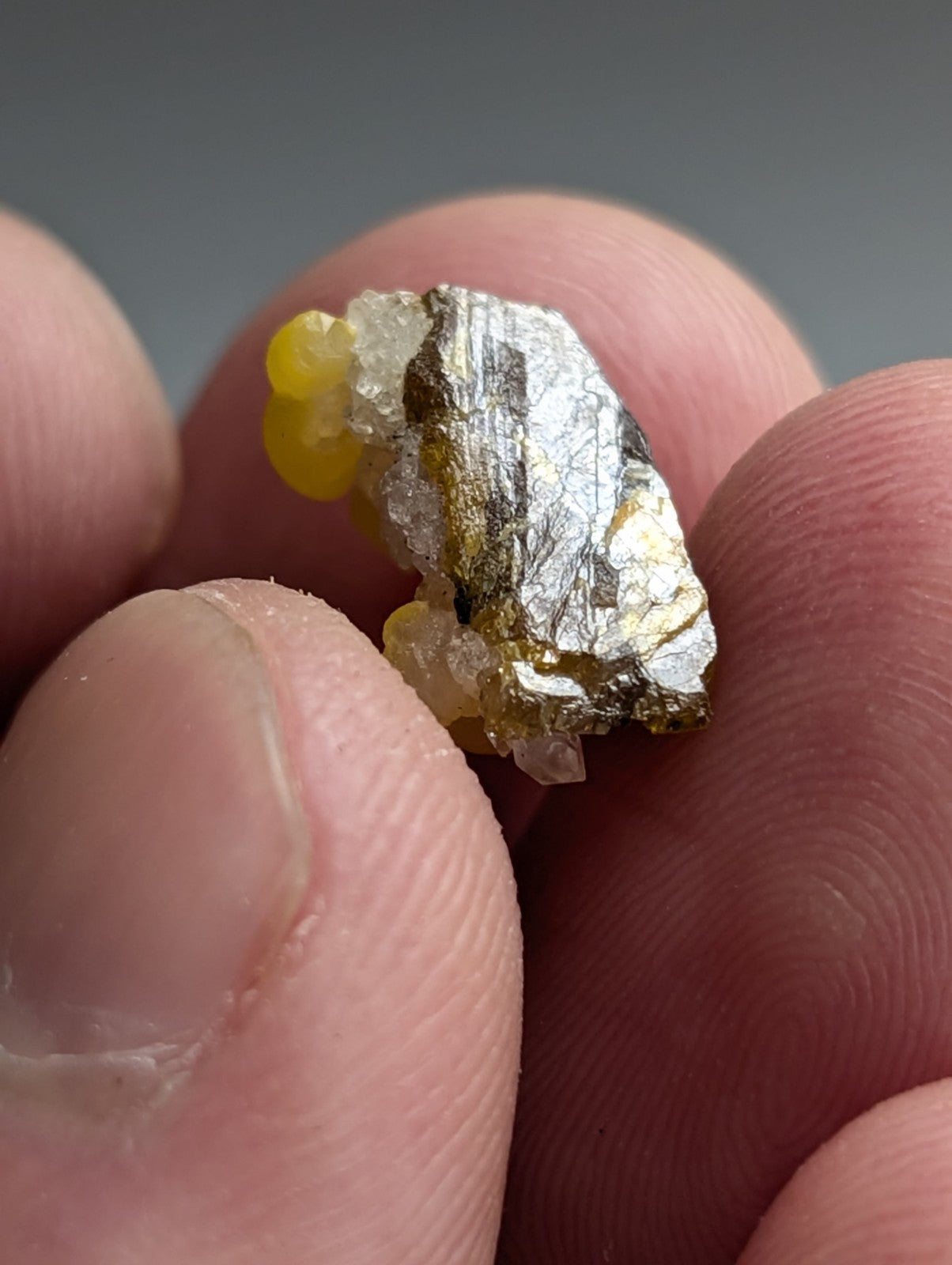 Greenockite included Smithsonite on Quartz/Sphalerite, Rush, Marion Co, Arkansas
