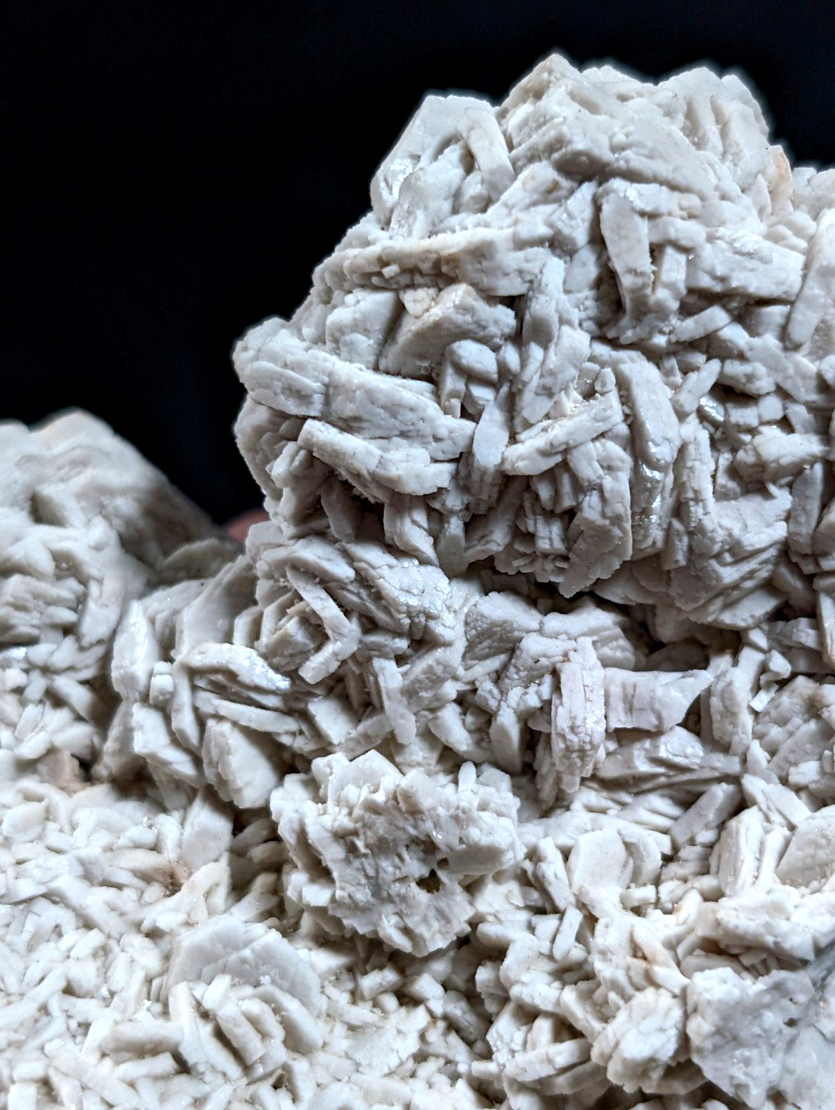 Albite, variety "cleavelandite", from Magnet Cove, Arkansas, 18 cm! UV Reactive!