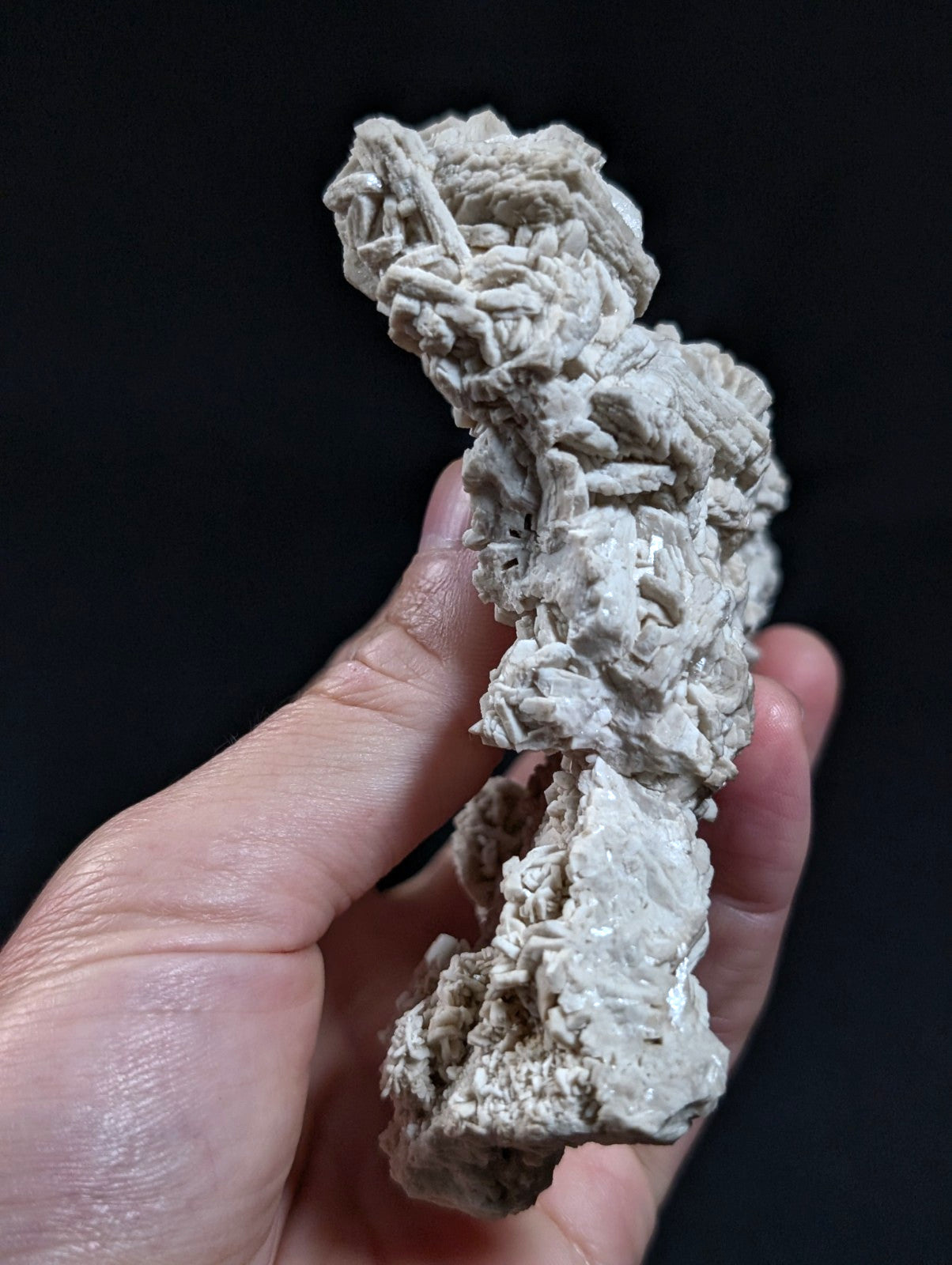 Albite, variety "cleavelandite", from Magnet Cove, Arkansas, 18 cm! UV Reactive!