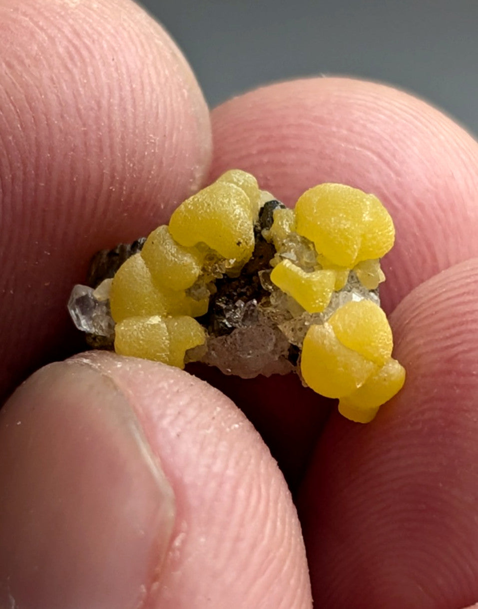 Greenockite included Smithsonite on Quartz/Sphalerite, Rush, Marion Co, Arkansas