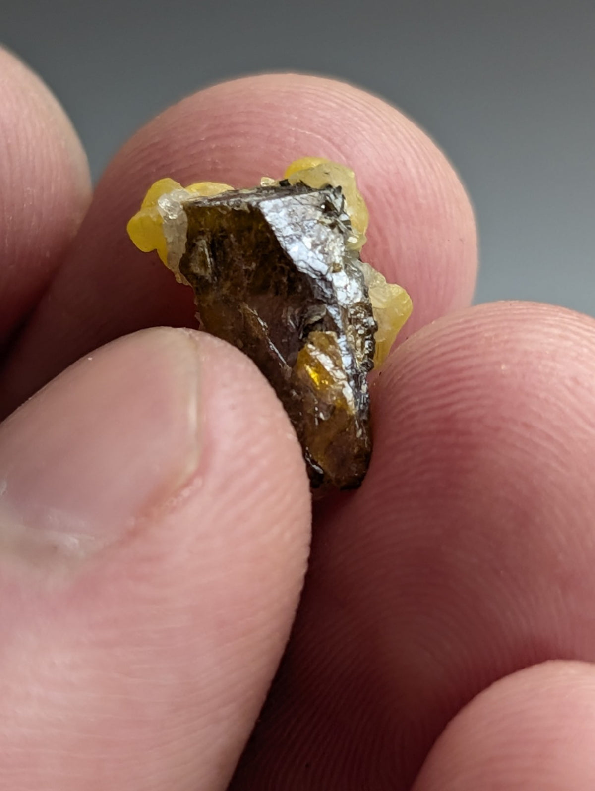 Greenockite included Smithsonite on Quartz/Sphalerite, Rush, Marion Co, Arkansas