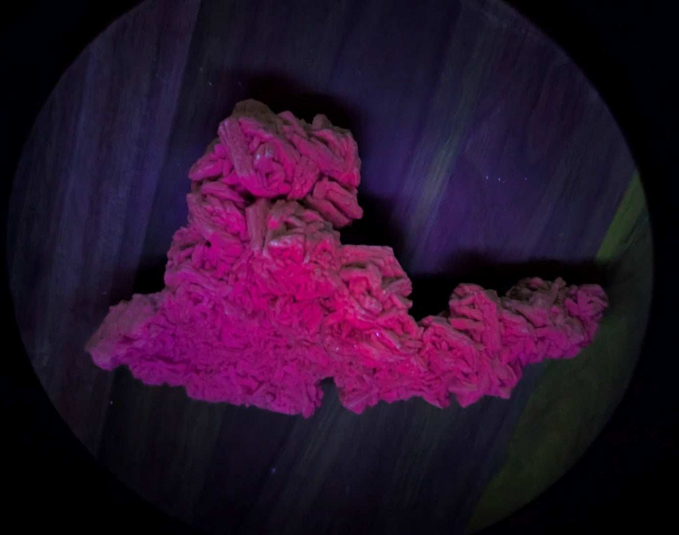 Albite, variety "cleavelandite", from Magnet Cove, Arkansas, 18 cm! UV Reactive!