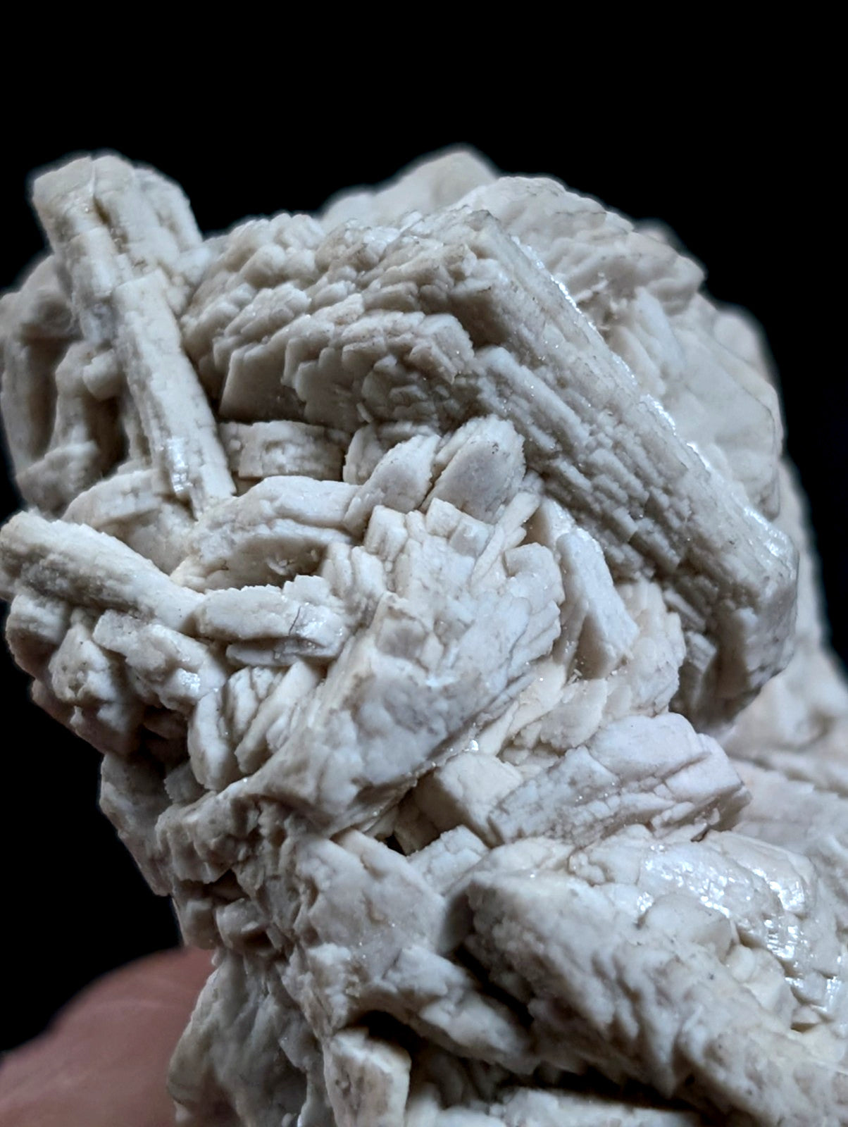Albite, variety "cleavelandite", from Magnet Cove, Arkansas, 18 cm! UV Reactive!