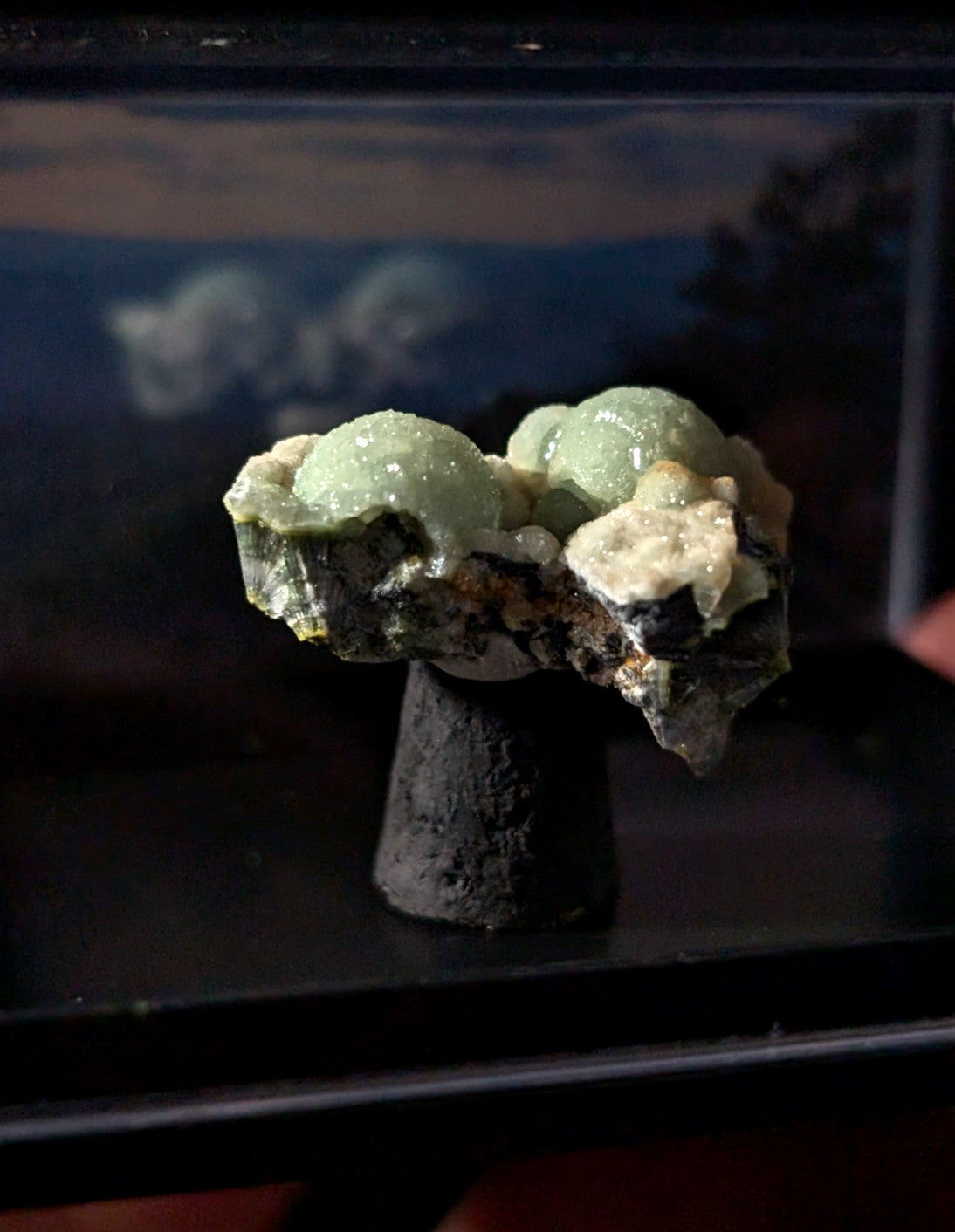 A+++ UV Reactive Wavellite -Old Stock- Mauldin Mountain, Arkansas, USA, w/ case