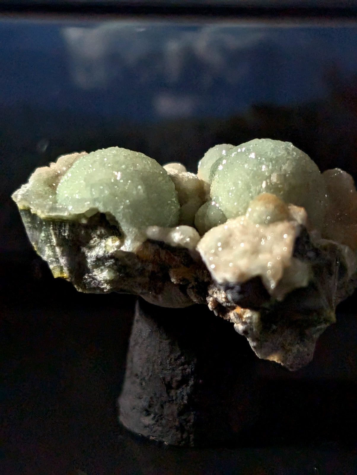 A+++ UV Reactive Wavellite -Old Stock- Mauldin Mountain, Arkansas, USA, w/ case
