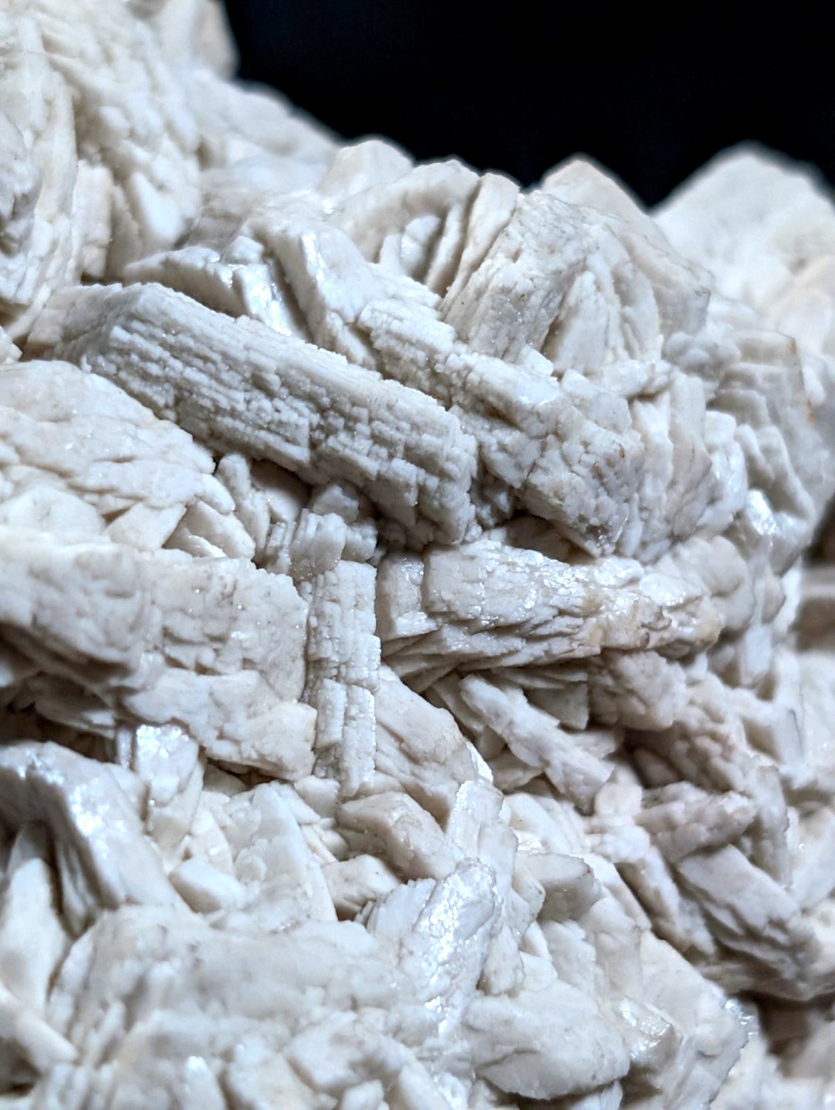 Albite, variety "cleavelandite", from Magnet Cove, Arkansas, 18 cm! UV Reactive!