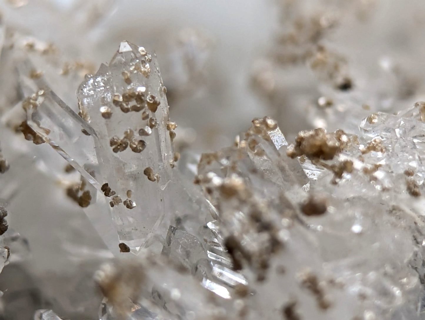 A++++ solution quartz crystals with golden uv reactive cookeite inclusions from jeffrey quarry arkansas rare mineral