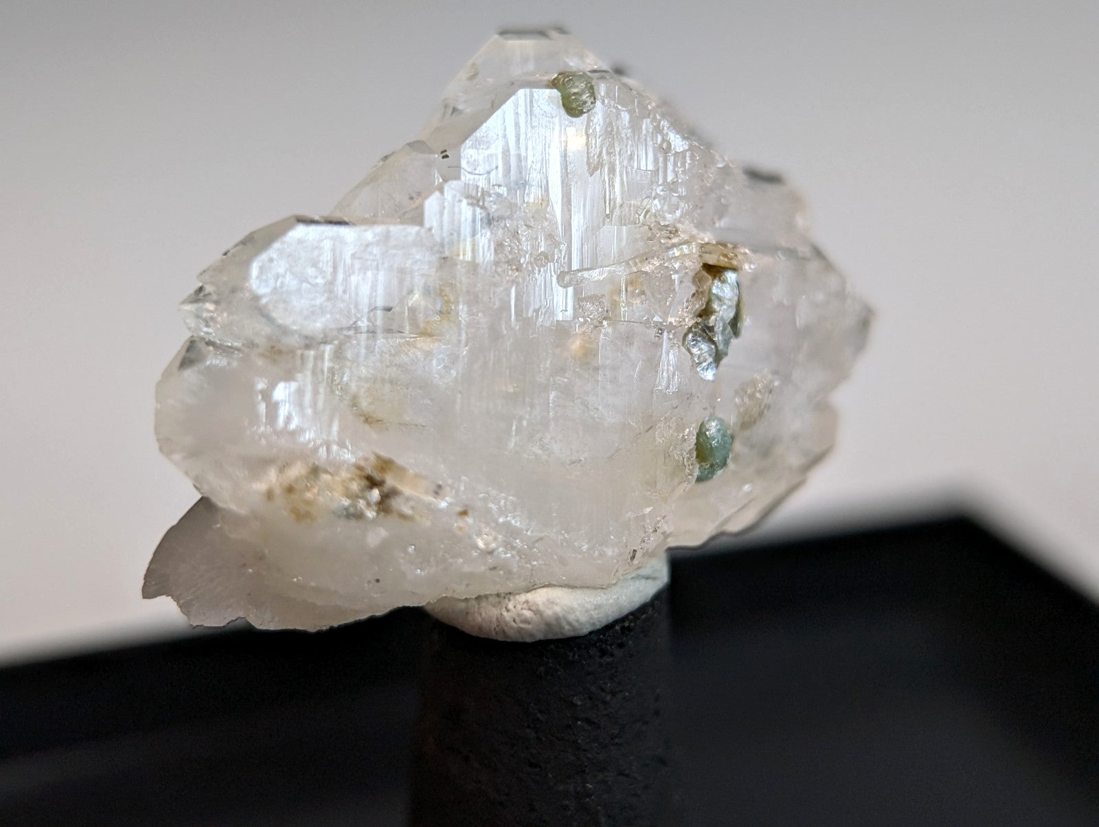 Faden quartz crystal geode with translucent crystalline structure and greenish UV reactive cookeite inclusions from Arkansas