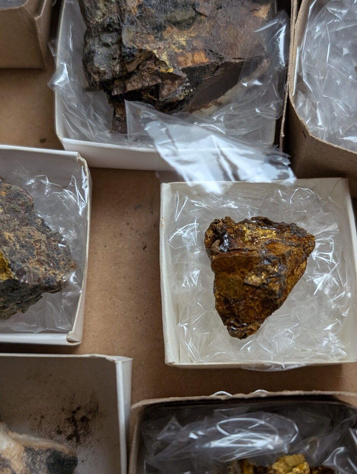 Flat of 16 Cacoxenite Kidwellite Iron Phosphate Specimens - Arkansas USA - Collectibles:Rocks Fossils &
