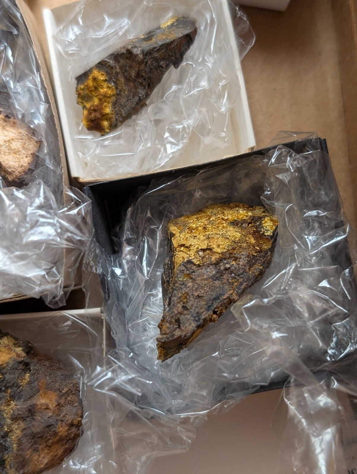 Flat of 16 Cacoxenite Kidwellite Iron Phosphate Specimens - Arkansas USA - Collectibles:Rocks Fossils &