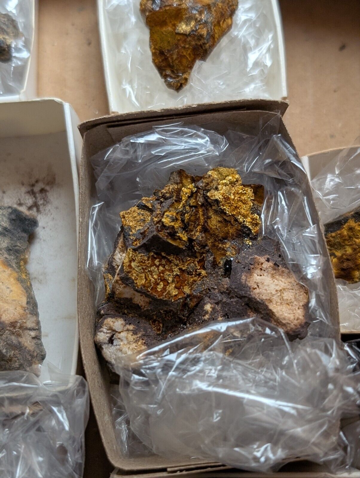 Flat of 16 Cacoxenite Kidwellite Iron Phosphate Specimens - Arkansas USA - Collectibles:Rocks Fossils &