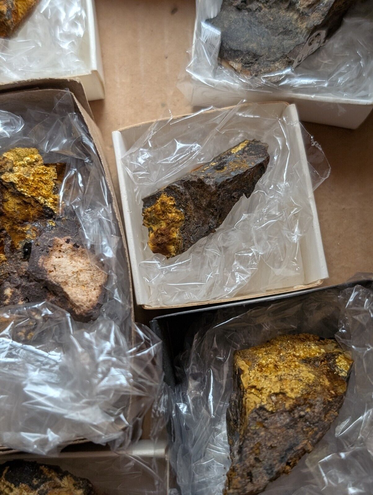 Flat of 16 Cacoxenite Kidwellite Iron Phosphate Specimens - Arkansas USA - Collectibles:Rocks Fossils &