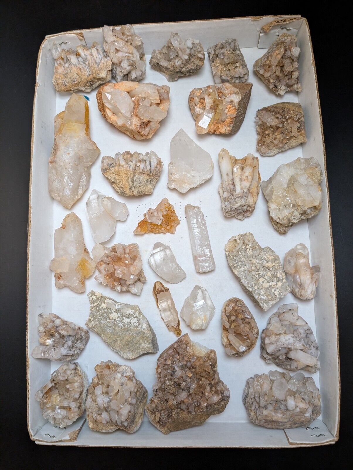 Flat of 31 Natural Quartz Crystal Specimens - Arkansas USA (Clusters Points) - Collectibles:Rocks Fossils &