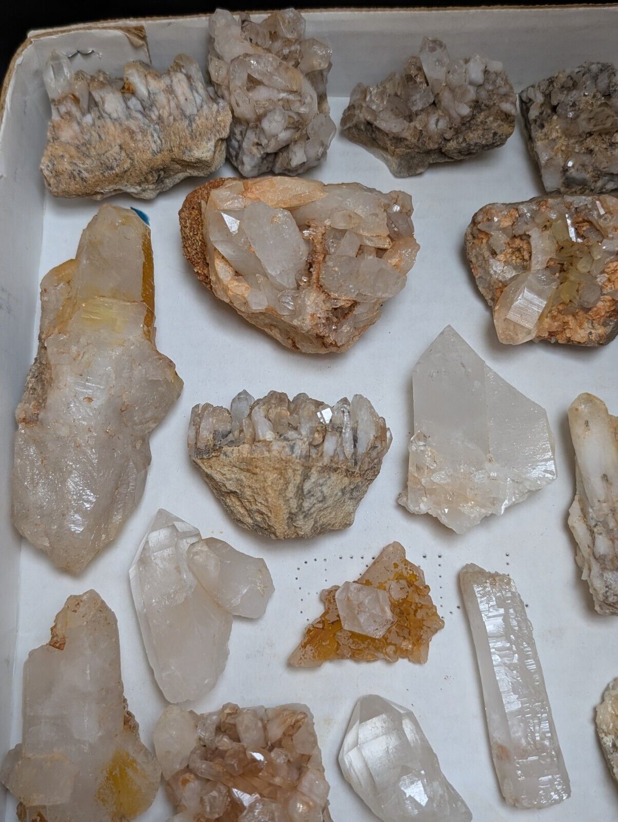 Flat of 31 Natural Quartz Crystal Specimens - Arkansas USA (Clusters Points) - Collectibles:Rocks Fossils &