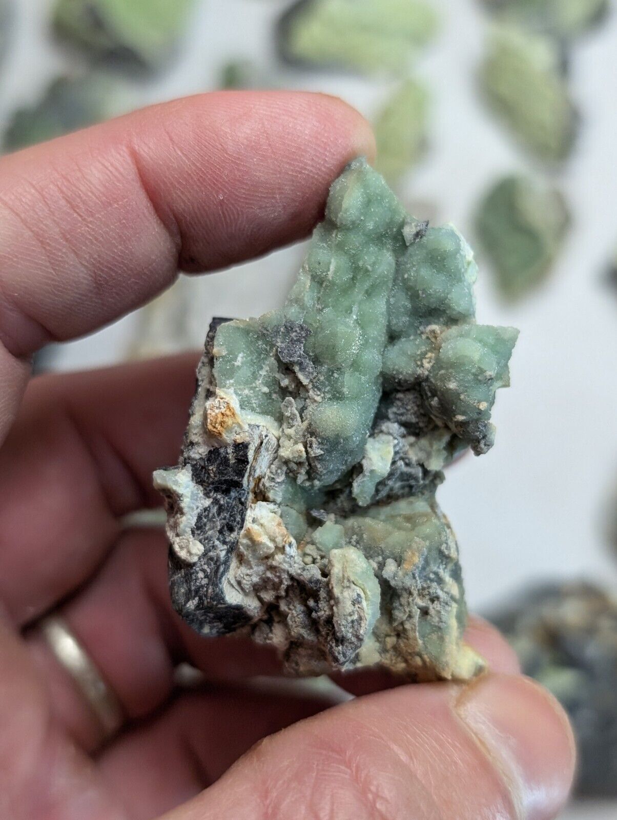 Flat of 35 Wavellite Specimens (Arkansas USA) - OOAK Natural Crystal Clusters - Collectibles:Rocks Fossils &