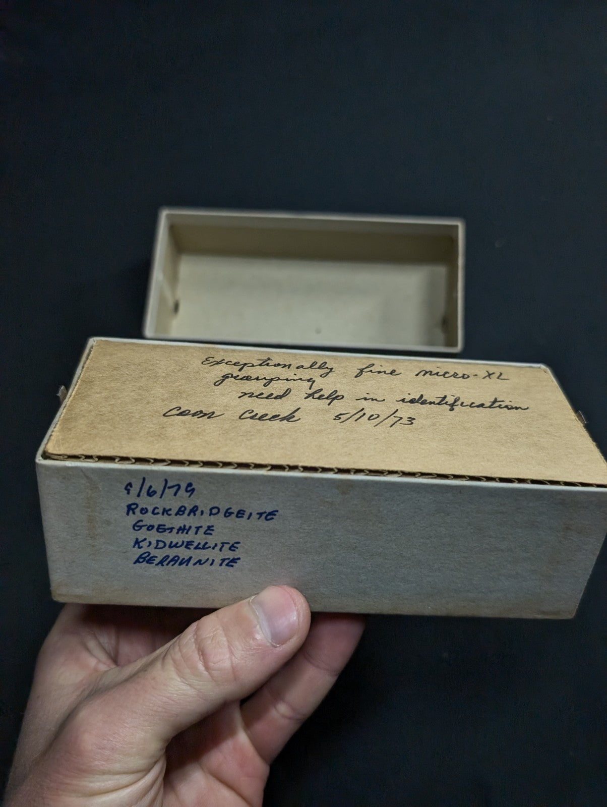 A beige cardboard box with handwritten notes on its lid and side, labeled ’rockbridge goshite kidwellite beranite’ and dated 9/6/74.