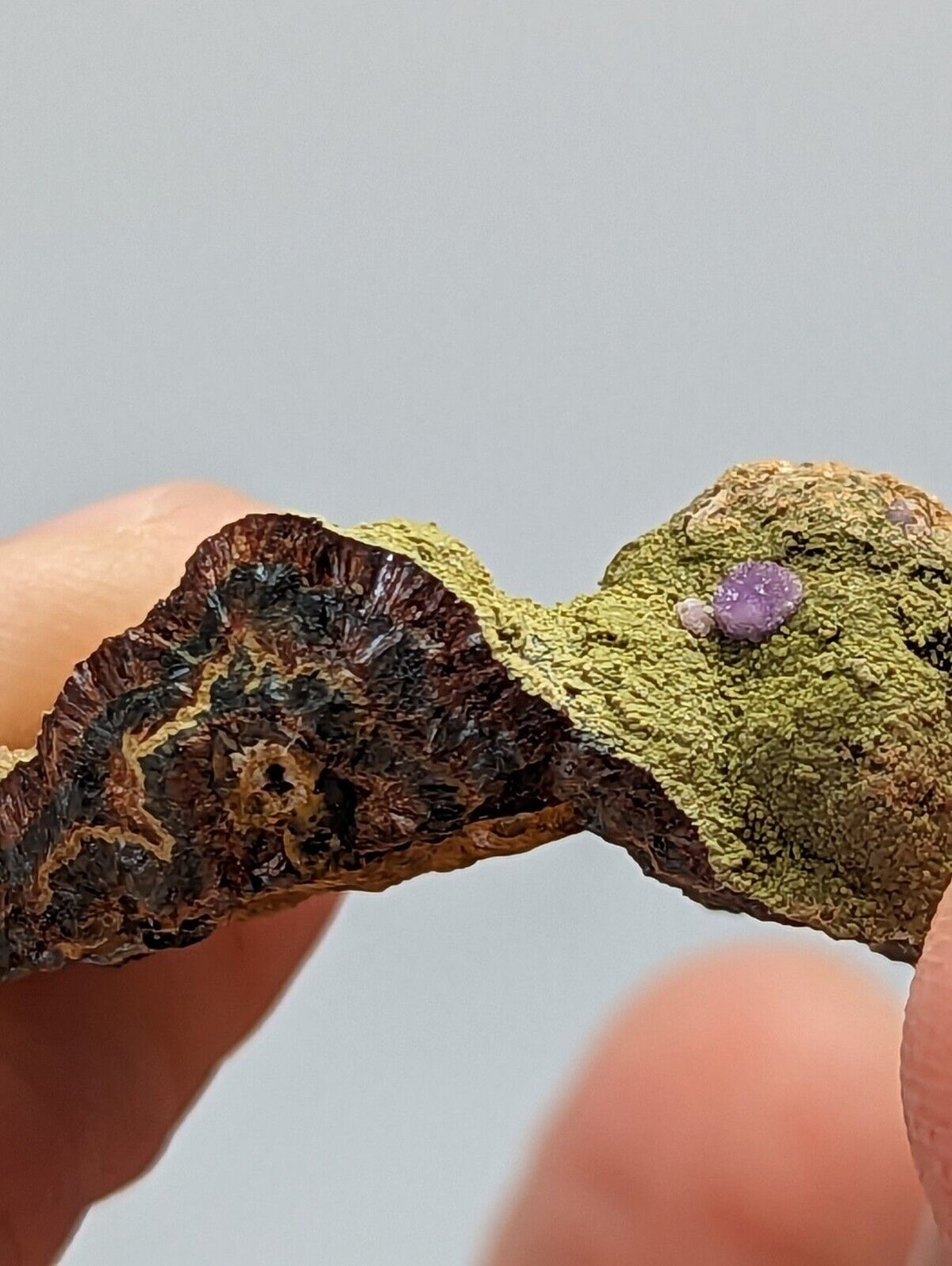 Purple Strengite on Kidwellite 3 Oaks Gap Polk Co. Arkansas Rare Specimen - Collectibles:Rocks Fossils &