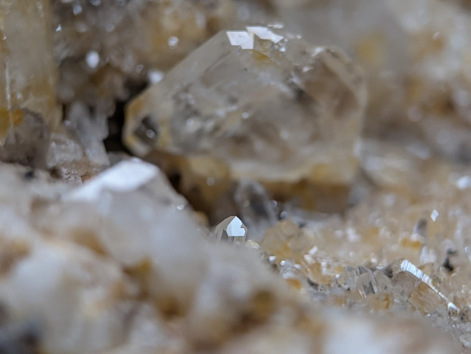 Quartz crystal cluster with solution quartz and cookeite from saline county arkansas showing pale yellowish faceted quartz
