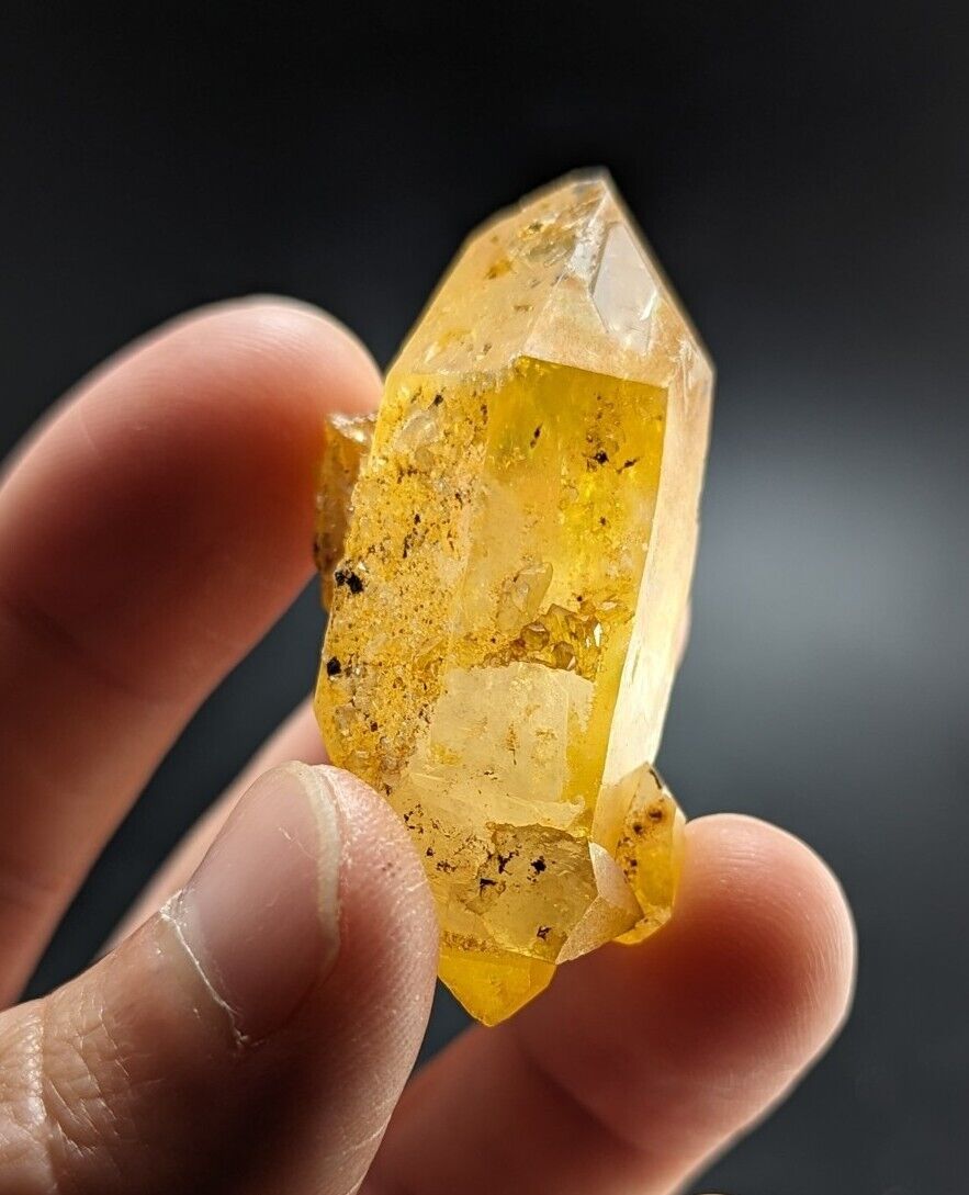 Unique Quartz Crystal Point - Garland County Arkansas w/ natural iridescence - Collectibles:Rocks Fossils &