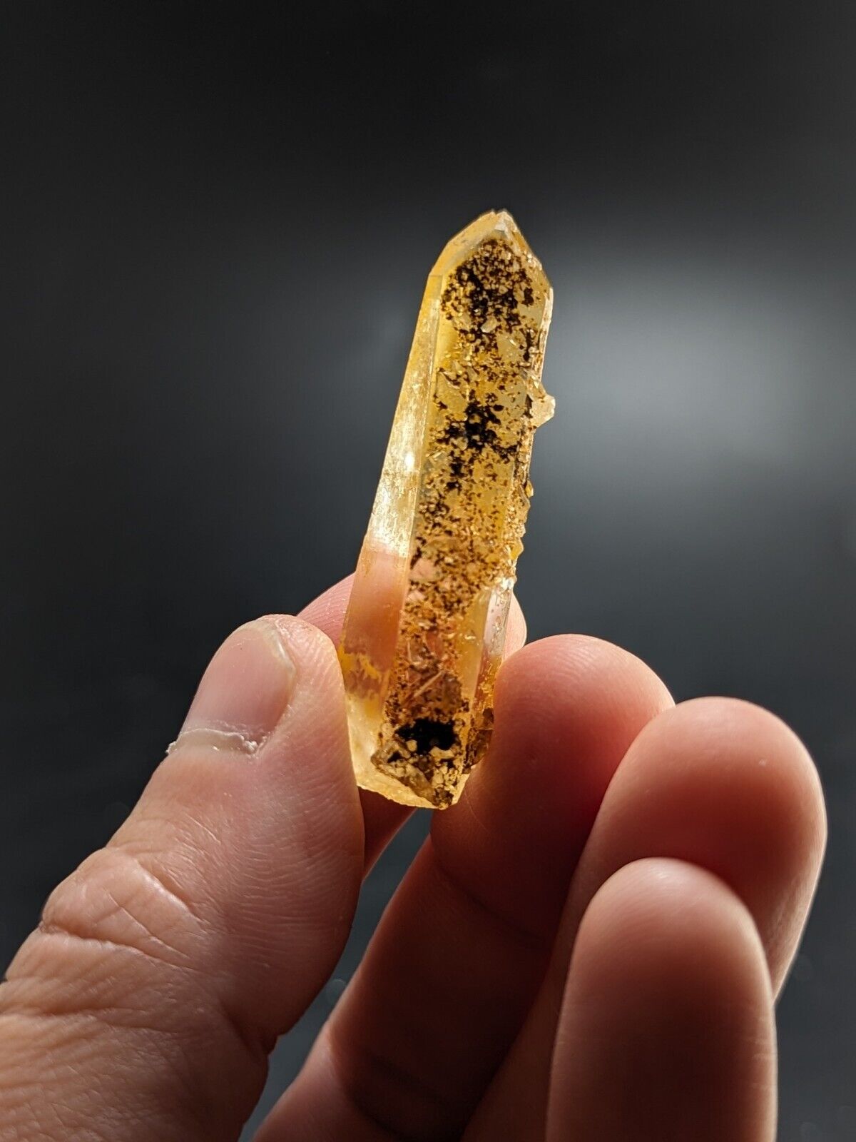 Unique Quartz Crystal Point - Garland County Arkansas w/ natural iridescence - Collectibles:Rocks Fossils &