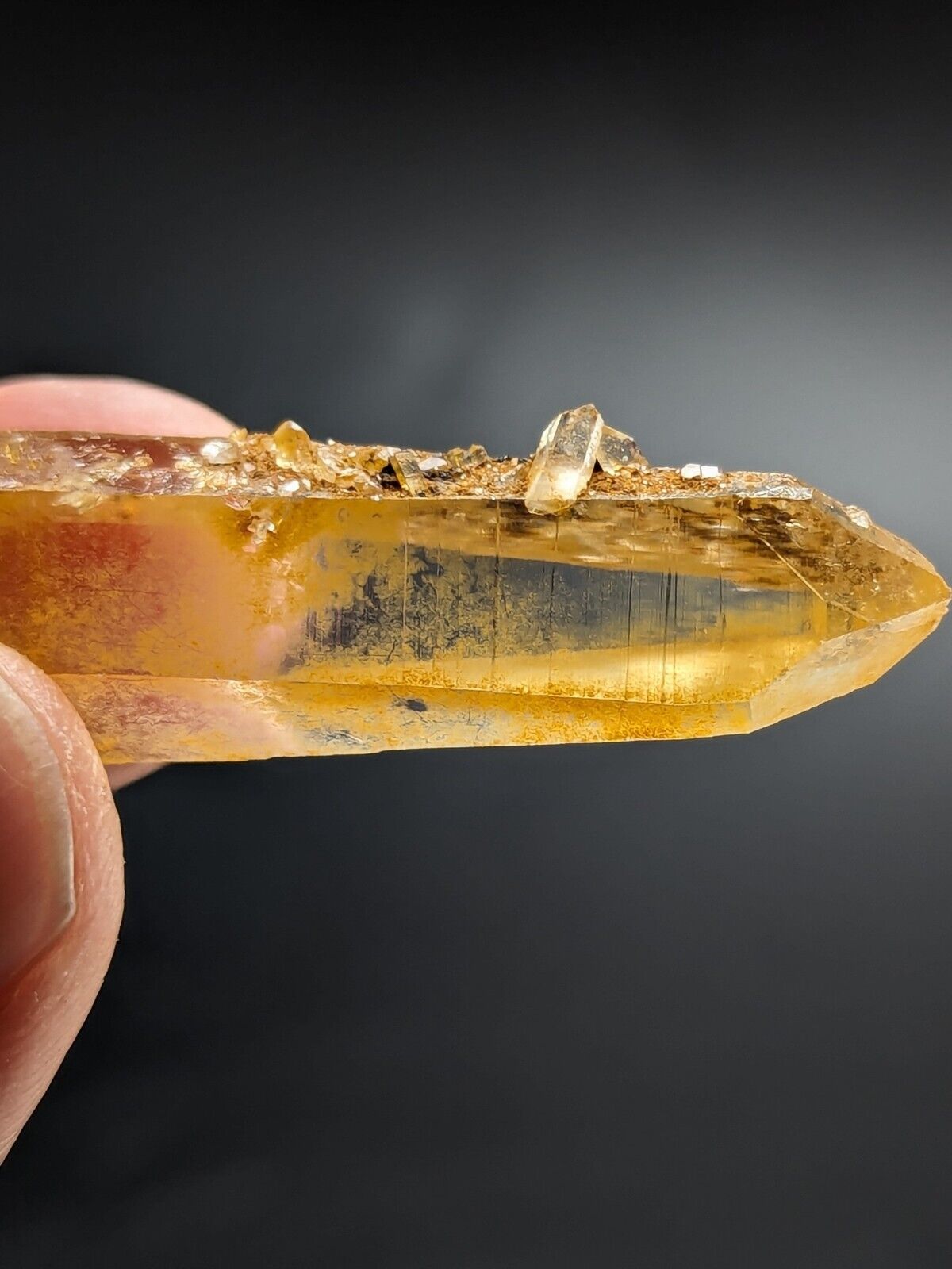 Unique Quartz Crystal Point - Garland County Arkansas w/ natural iridescence - Collectibles:Rocks Fossils &
