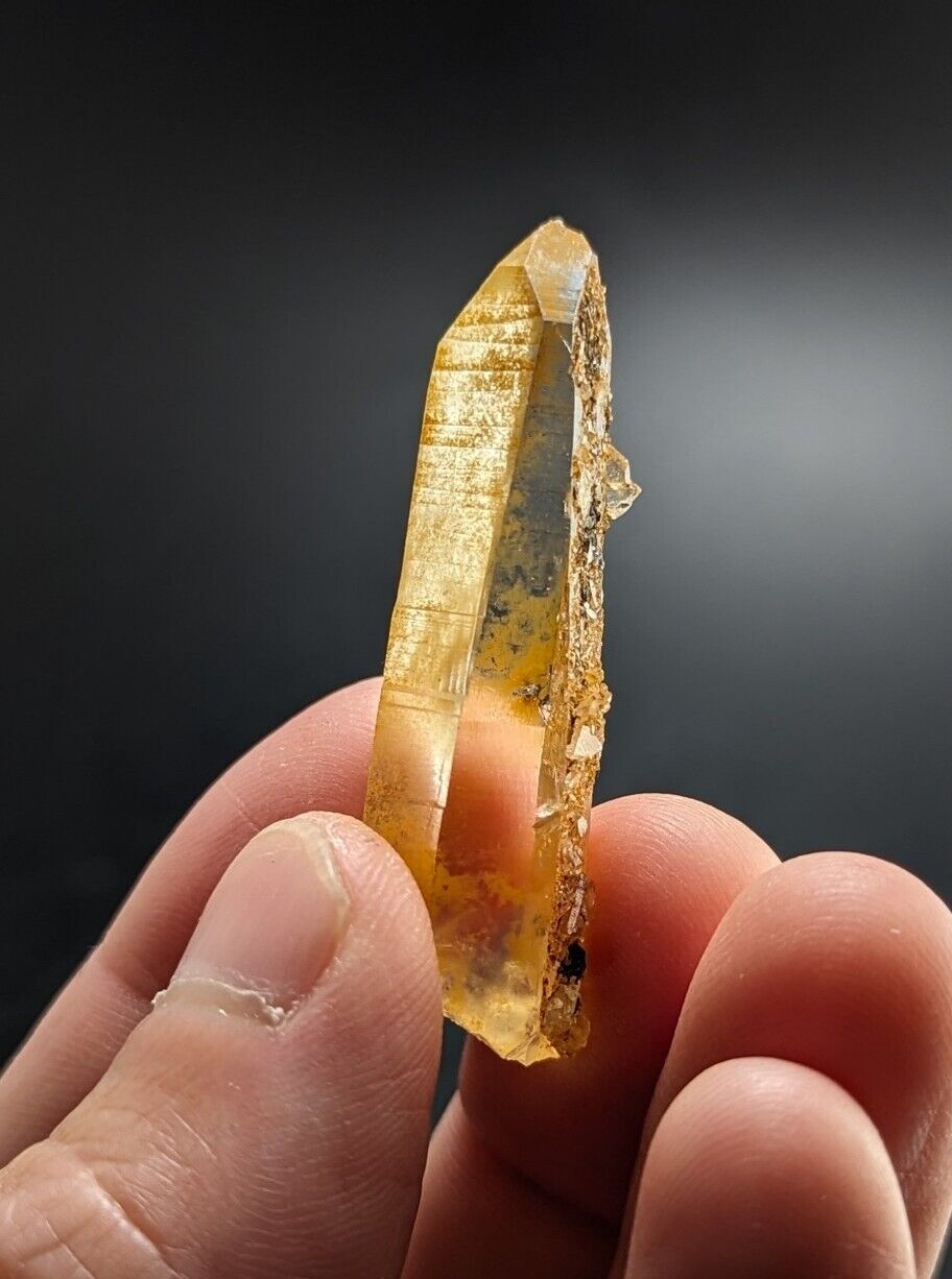 Unique Quartz Crystal Point - Garland County Arkansas w/ natural iridescence - Collectibles:Rocks Fossils &