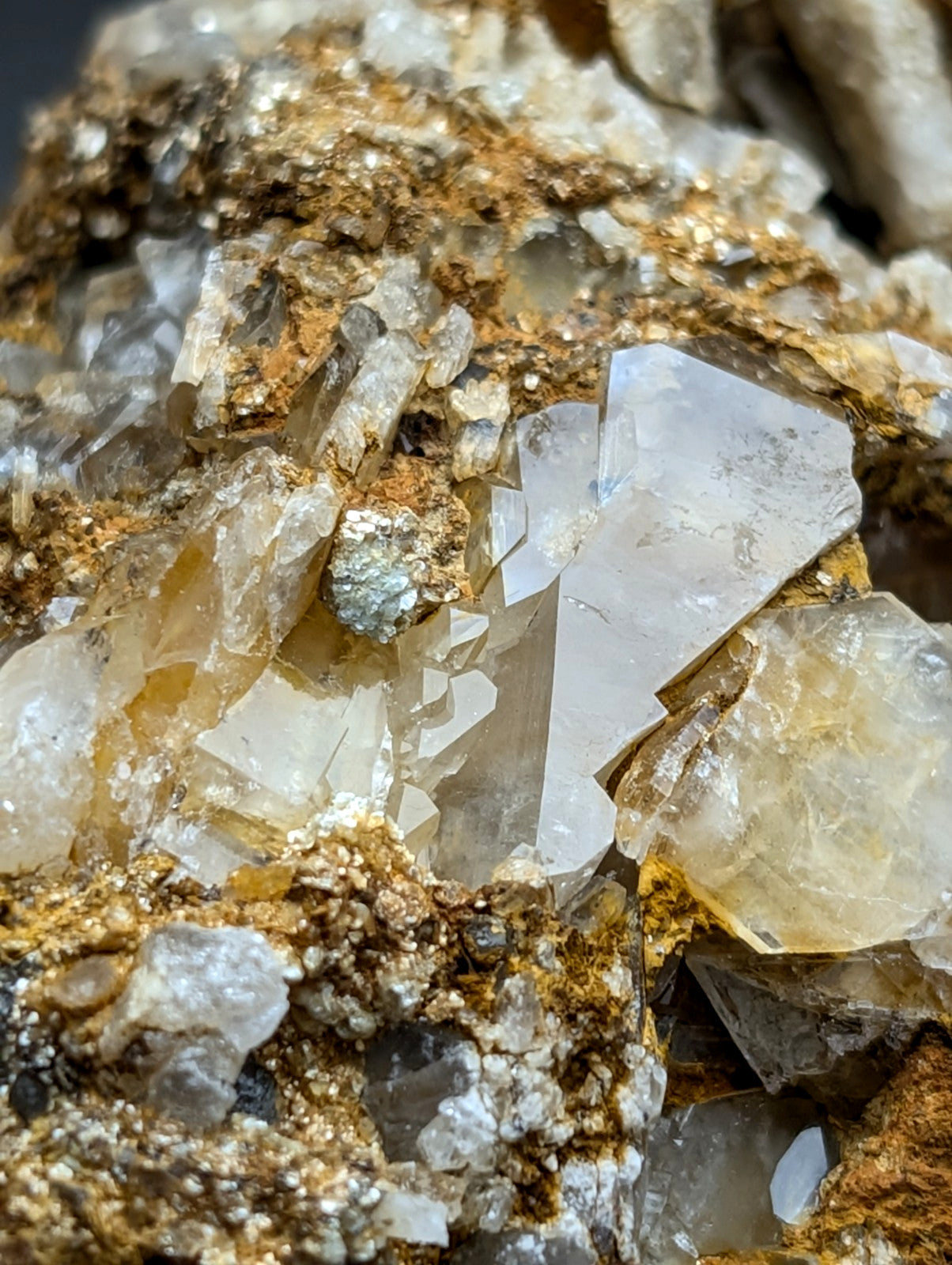 Very unique quartz and cookeite conglomerate with clear translucent golden-tinted quartz crystals from Arkansas