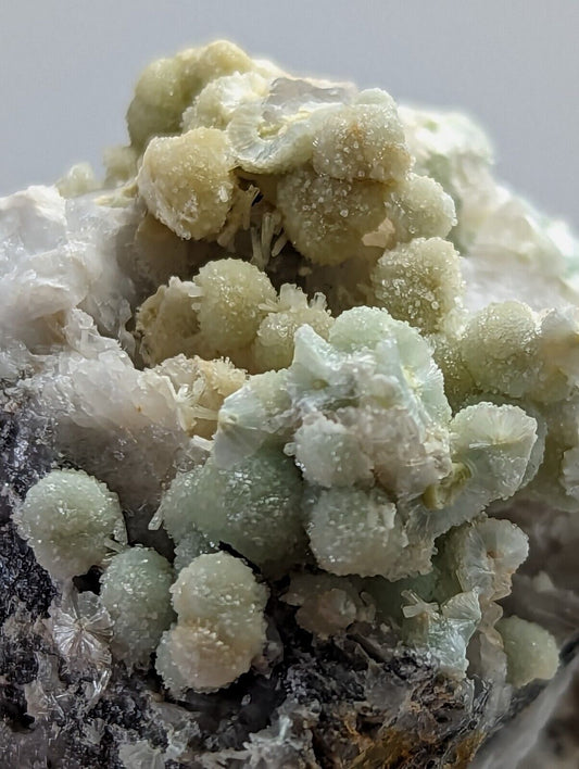 Wavellite on Quartz- 1990s Old Stock - Multi-Hued Mauldin Mountain Arkansas - Collectibles:Rocks Fossils &