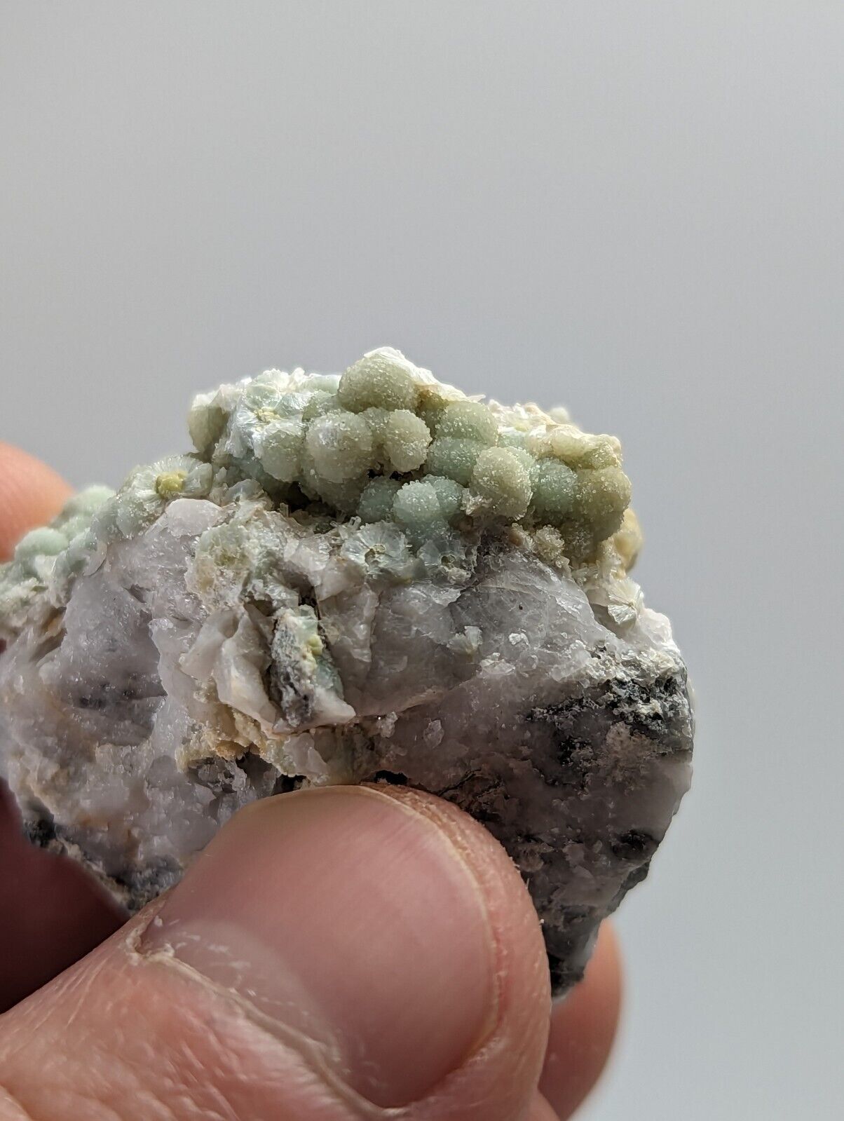 Wavellite on Quartz- 1990s Old Stock - Multi-Hued Mauldin Mountain Arkansas - Collectibles:Rocks Fossils &