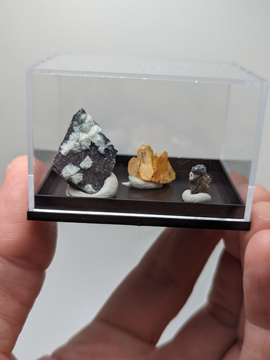 Wavellite + Quartz + Brookite Cluster - Set of 3 w/ case - Old Stock - Arkansas - Collectibles:Rocks Fossils &