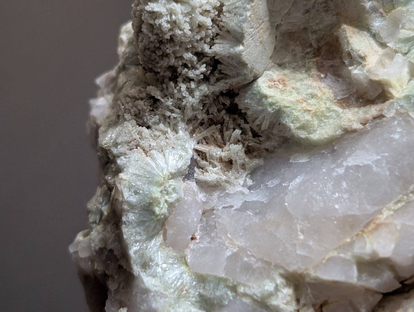 Wavellite on Smoky Quartz - Rare Old Stock - Polk County Arkansas Super Unique - Collectibles:Rocks Fossils &