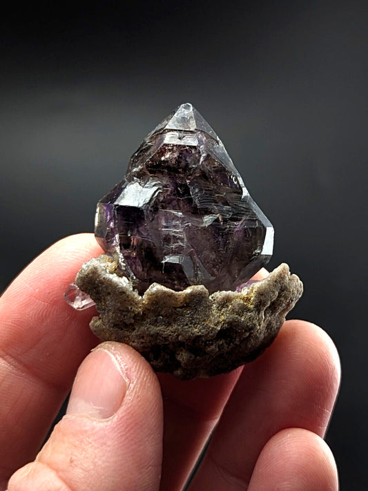 Shangaan Amethyst Scepter Crystal from Chibuku Zimbabwe ’Hatched Egg’ - Collectibles:Rocks Fossils & Minerals:Crystals